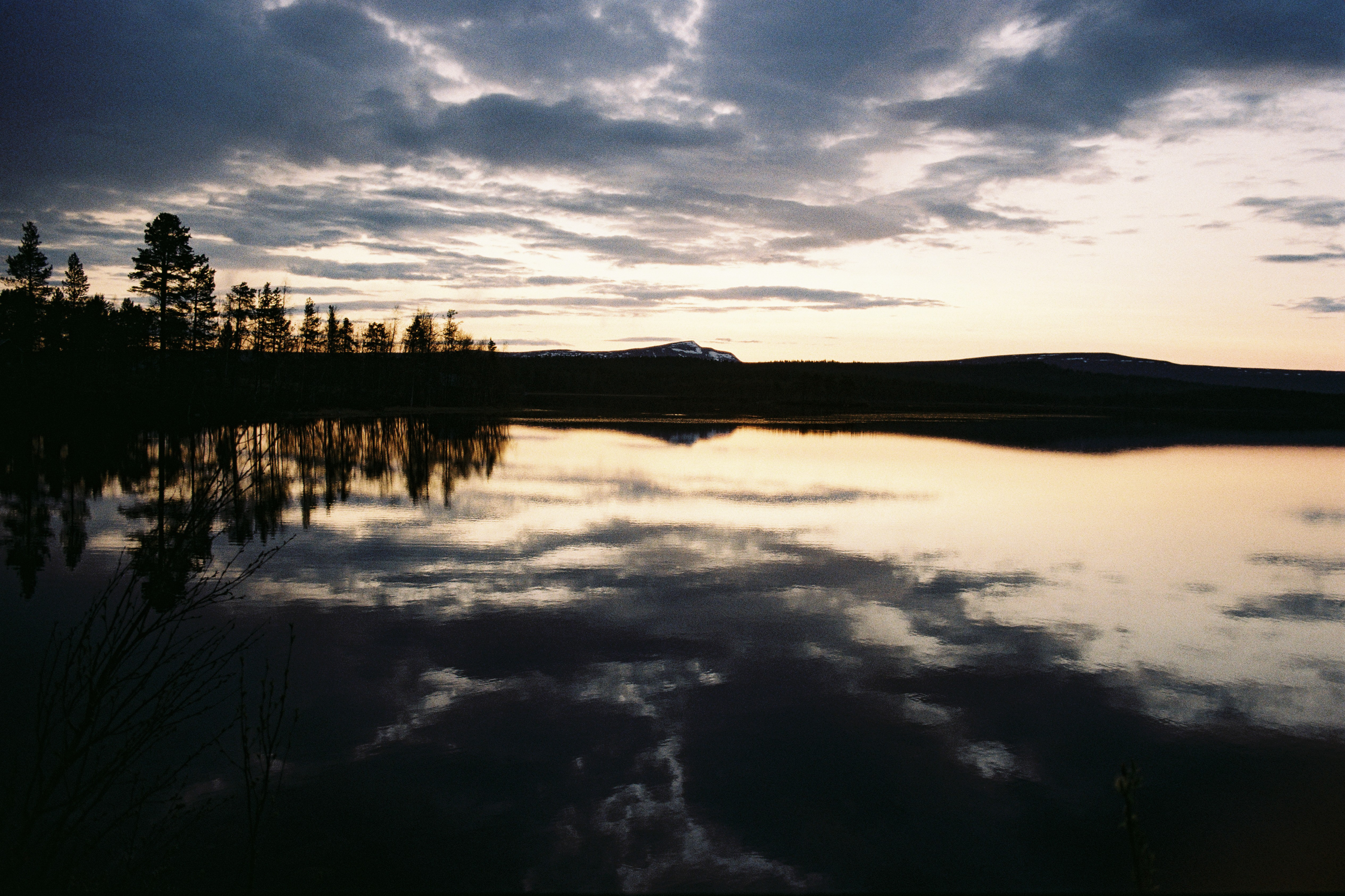 Driving under the midnight sun on the way to Bodø